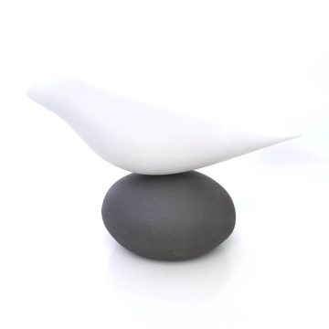 TREIS GRAMMES Ceramic bird on pebble, grey/white, 18,5 x 13 cm