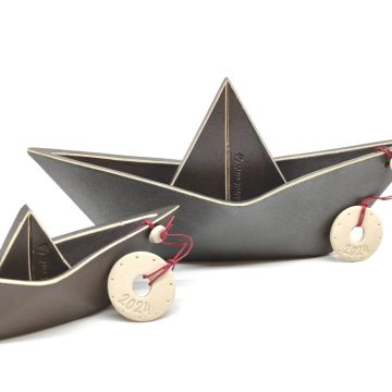 TREIS GRAMMES Christmass ceramic boat 2024 small, brown, 15,5 x 6,5 cm