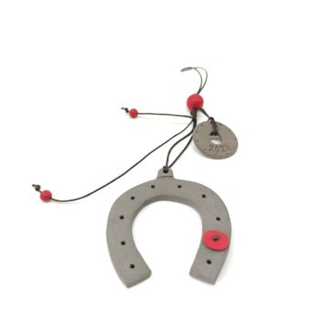 TREIS GRAMMES Ceramic hanging lucky charm horseshoe, grey/red, 7,5 x 6,5 cm