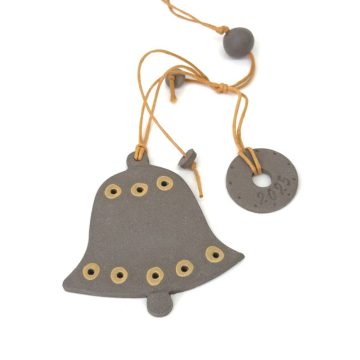 TREIS GRAMMES Ceramic hanging lucky charm bells 2025, grey/yellow, 8 x 7,5 cm