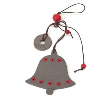 TREIS GRAMMES Ceramic hanging lucky charm bells 2025, grey/red, 8 x 7,5 cm