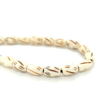 Kombolois Carved camel bone white, 25 beads