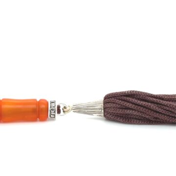 KOMBOLOIS Brown carved horn with tassel, 19 beads