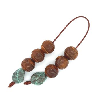 Begleri with carved horn, brown, 6 beads
